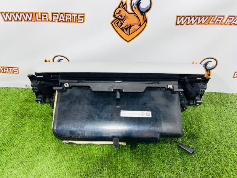 533124000LRW Glove compartment upper Range Rover Sport L461 (2023-) used cost  € in stock 1 pcs.