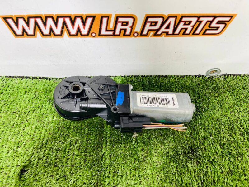 924116102 Right front seat adjustment motor Range Rover L405 (2013-2021) used cost  € in stock 1 pcs.