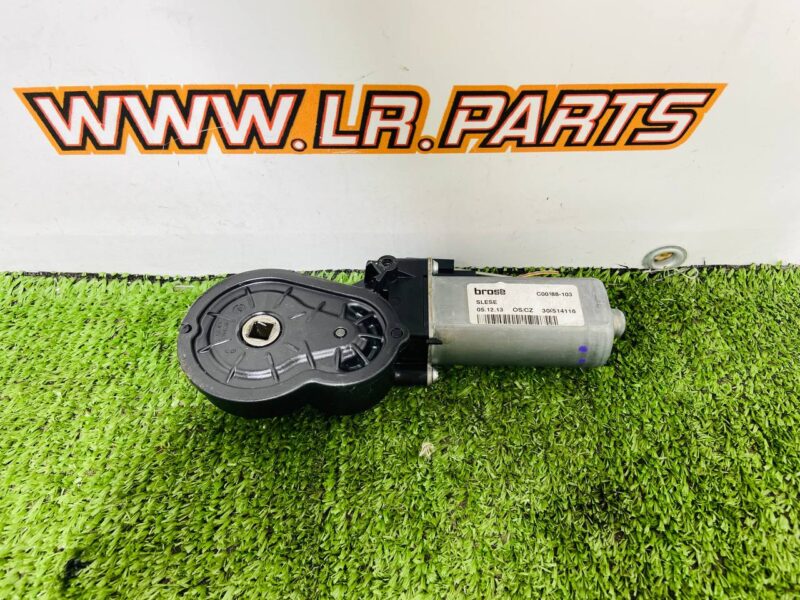 924116102 Right front seat adjustment motor Range Rover L405 (2013-2021) used cost  € in stock 1 pcs.