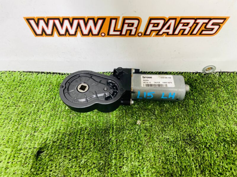 924117101 Front seat adjustment motor, left, Range Rover L405 (2013-2021) Used. cost  € in stock 1 pcs.
