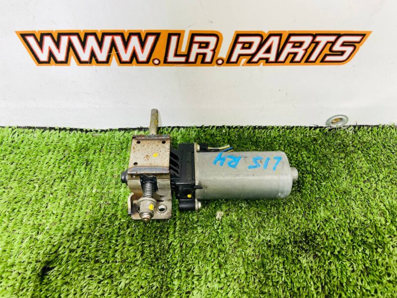 974467104 Front Right Seat Adjustment Motor for Range Rover L405 (2013-2021) Used cost  € in stock 1 pcs.