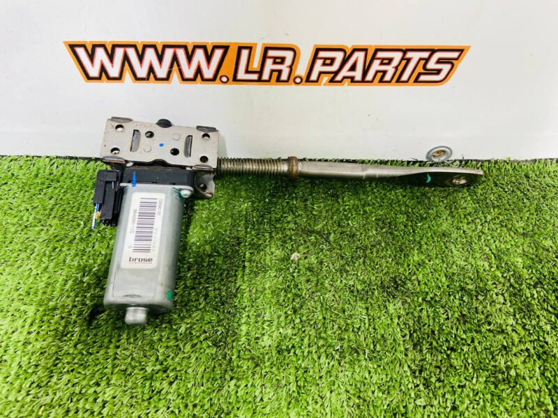 984686105 Front left seat adjustment motor for Range Rover L405 (2013-2021) Used cost  € in stock 1 pcs.