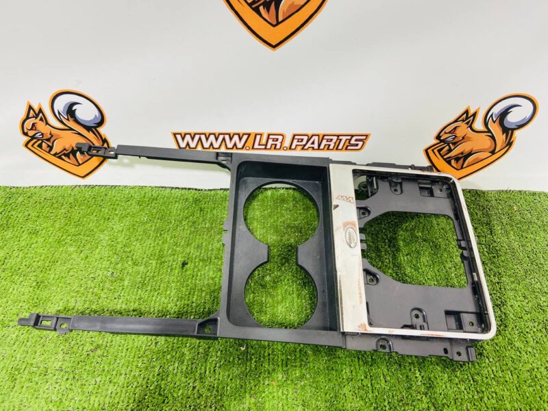 K8D2045K98C Refurbishment of Range Rover Evoque New L551 (2019-) floor console used. cost  € in stock 1 pcs.