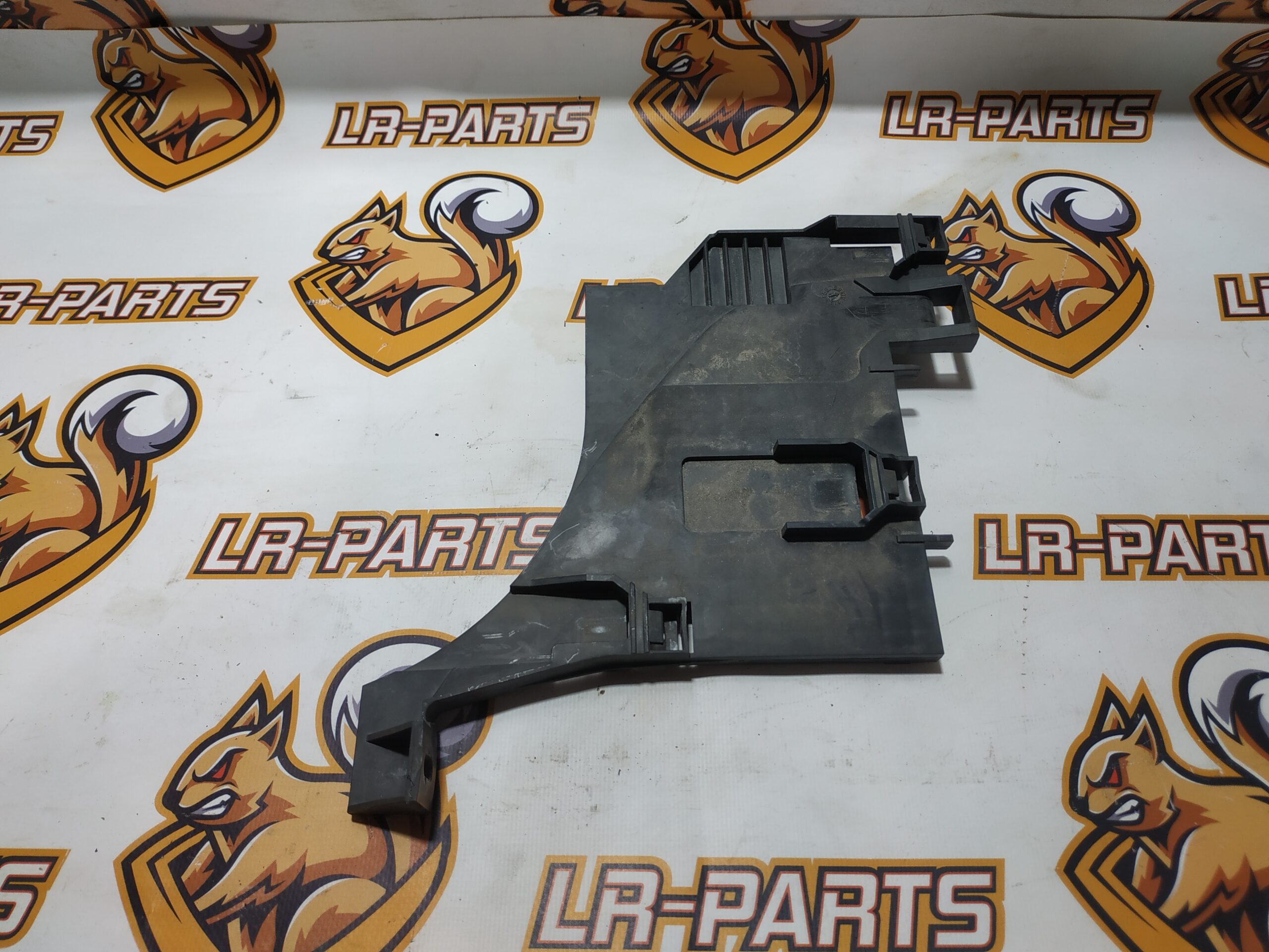 LR025744 Right headlight mounting bracket RANGE ROVER EVOQUE L538 2011-2018 Used cost 35 € in stock 1 pcs.