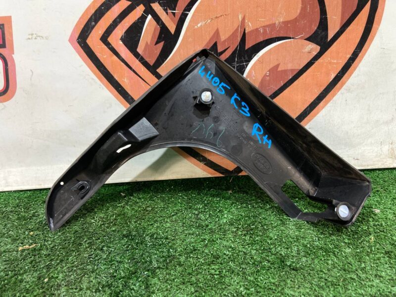LR034418 Trunk lid molding right Range Rover L405 (2013-2021) used cost  € in stock 1 pcs.