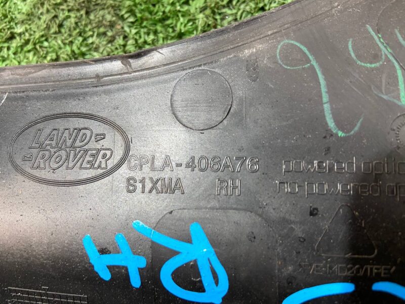 LR034418 Trunk lid molding right Range Rover L405 (2013-2021) used cost  € in stock 1 pcs.