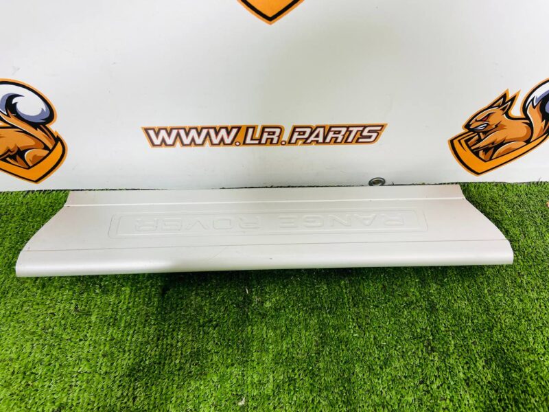 LR035836 Door sill trim Front right Range Rover L405 (2013-2021) Used cost 22 € in stock 3 pcs.