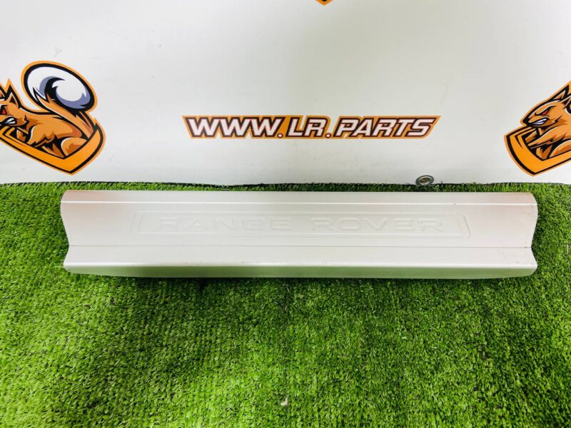 LR035836 Door sill trim Front right Range Rover L405 (2013-2021) Used cost 22 € in stock 3 pcs.
