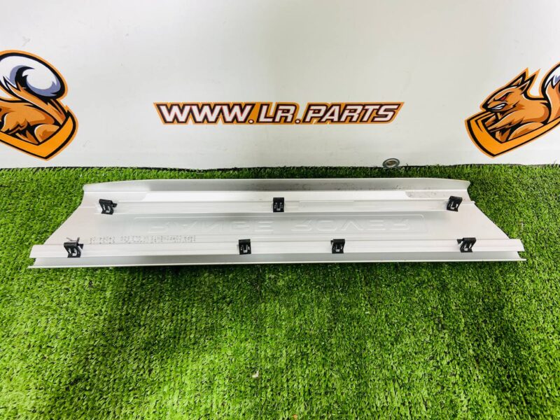 LR035836 Door sill trim Front right Range Rover L405 (2013-2021) Used cost 22 € in stock 3 pcs.