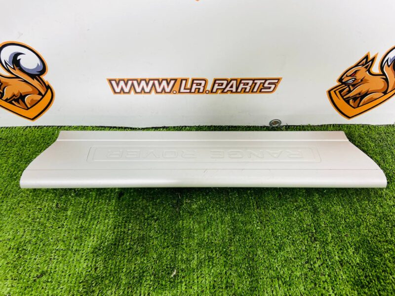LR035837 Front left door sill trim Range Rover L405 (2013-2021) Used cost 30 € in stock 3 pcs.