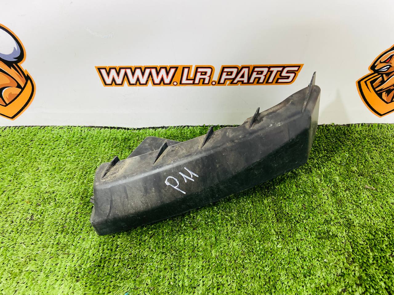 LR036193 Bumper mounting bracket left RANGE ROVER EVOQUE L538 2011-2018 Used cost 10 € in stock 1 pcs.