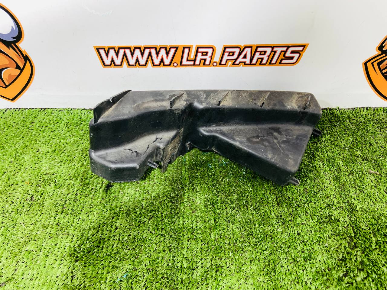 LR036193 Bumper mounting bracket left RANGE ROVER EVOQUE L538 2011-2018 Used cost 10 € in stock 1 pcs.
