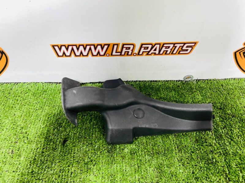 LR036764 Right rear lid hinge cover Range Rover L405 (2013-2021) used cost 10 € in stock 1 pcs.