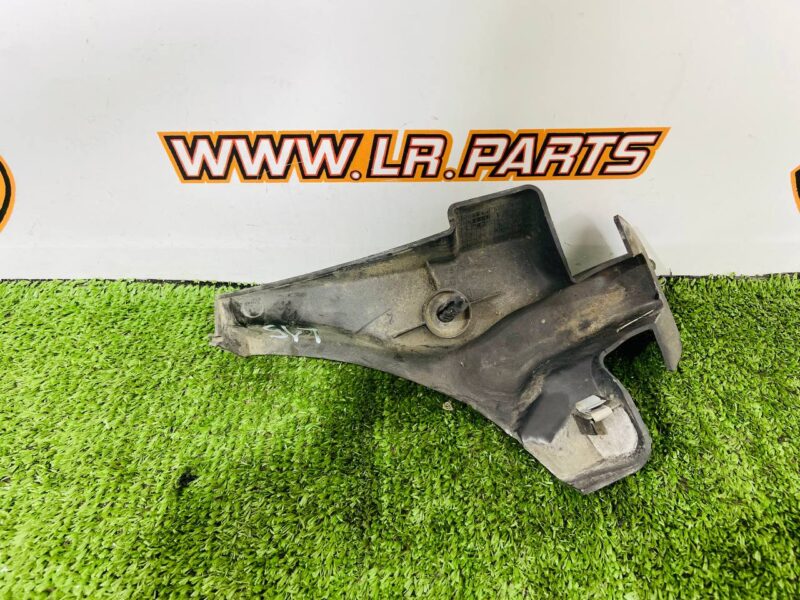 LR036765 Rear left lid hinge cover for Range Rover L405 (2013-2021) Used cost 10 € in stock 1 pcs.