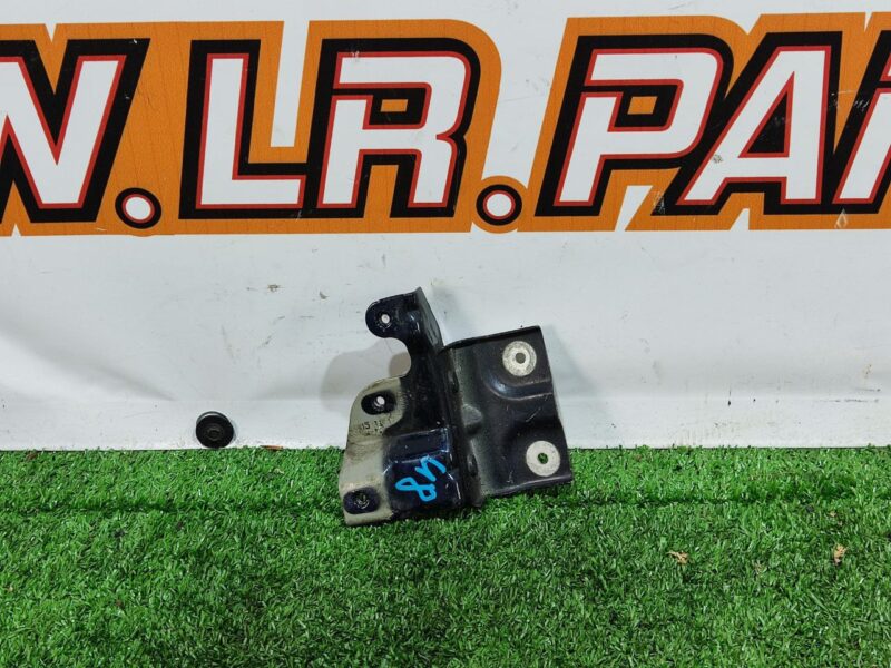LR039126 Wing mounting bracket left RANGE ROVER EVOQUE L538 2011-2018 Used cost 7 € in stock 1 pcs.