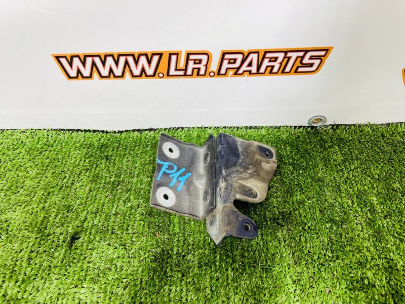 LR039126 Wing mounting bracket left RANGE ROVER EVOQUE L538 2011-2018 Used cost 7 € in stock 1 pcs.