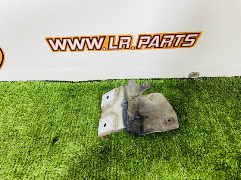 LR039126 Wing mounting bracket left RANGE ROVER EVOQUE L538 2011-2018 Used cost 7 € in stock 1 pcs.