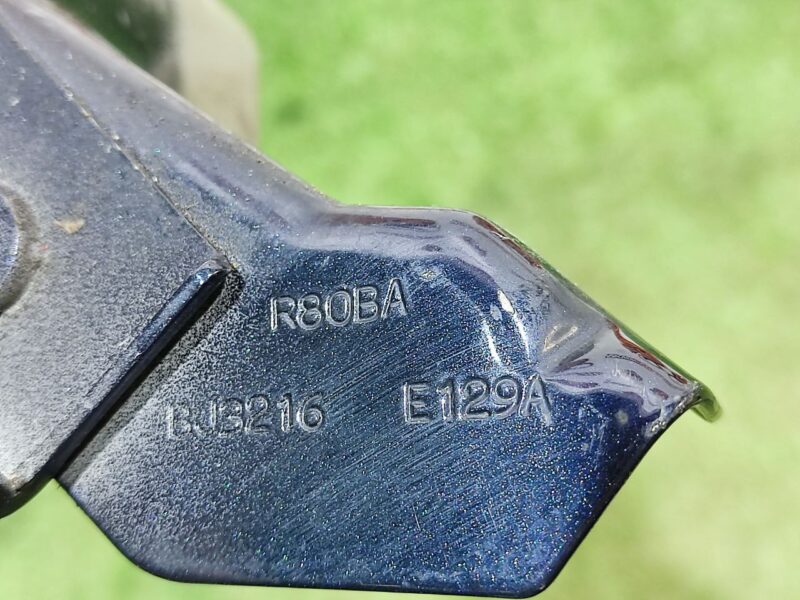 LR039126 Wing mounting bracket left RANGE ROVER EVOQUE L538 2011-2018 Used cost 7 € in stock 1 pcs.