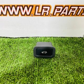 LR040339 Button for opening the lower tailgate of Range Rover L405 (2013-2021) Used"" cost 20 € in stock 1 pcs.