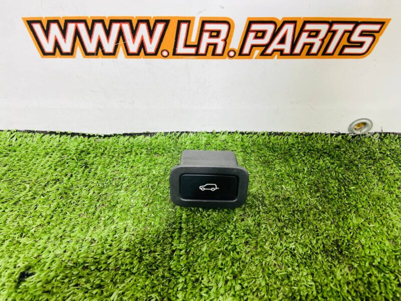 LR040339 Button for opening the lower tailgate of Range Rover L405 (2013-2021) Used"" cost 20 € in stock 1 pcs.