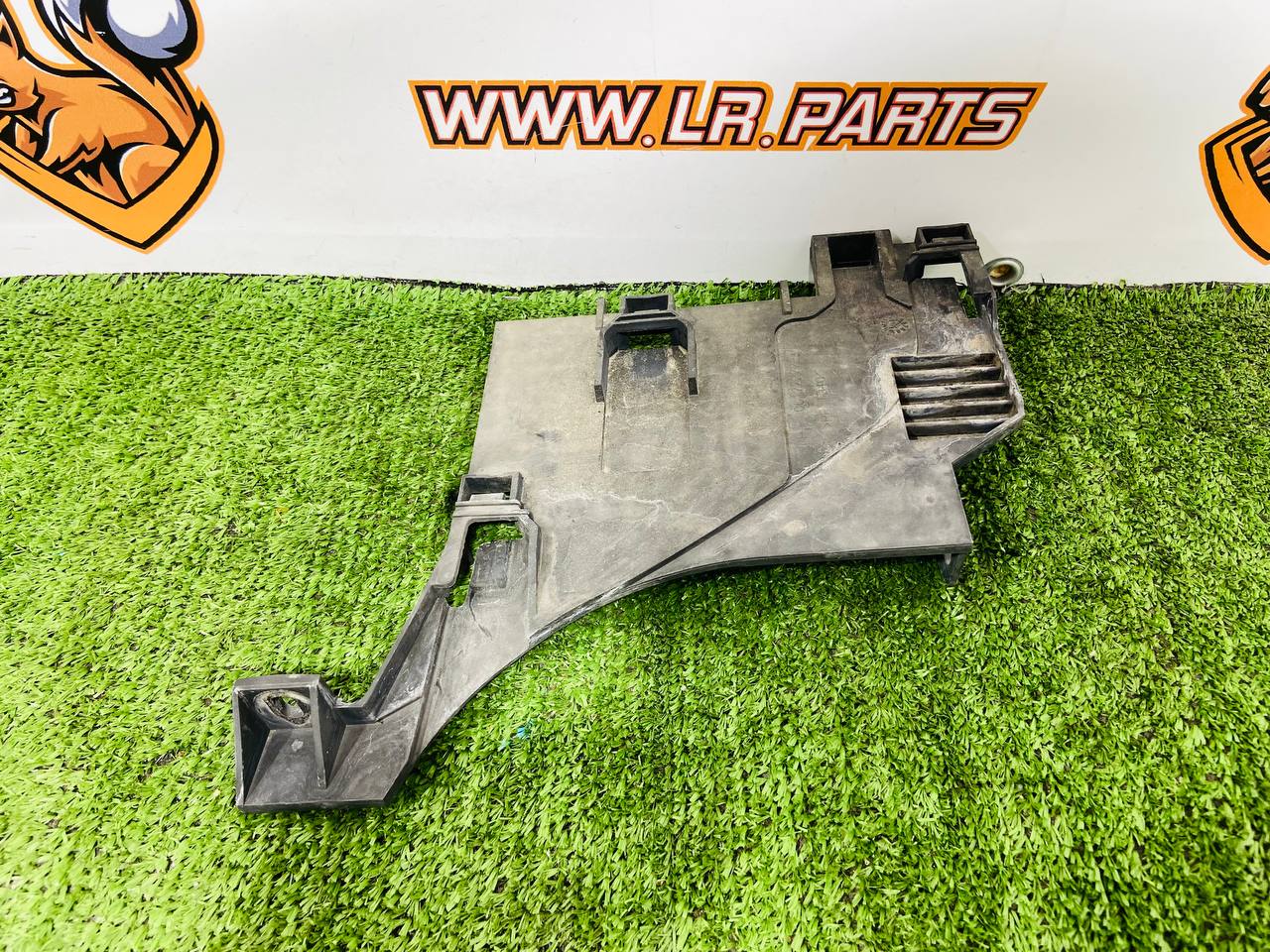 LR044484 Left headlight bracket Kronstein for Range Rover Evoque L538 (2012-2018) Used cost 35 € in stock 1 pcs.