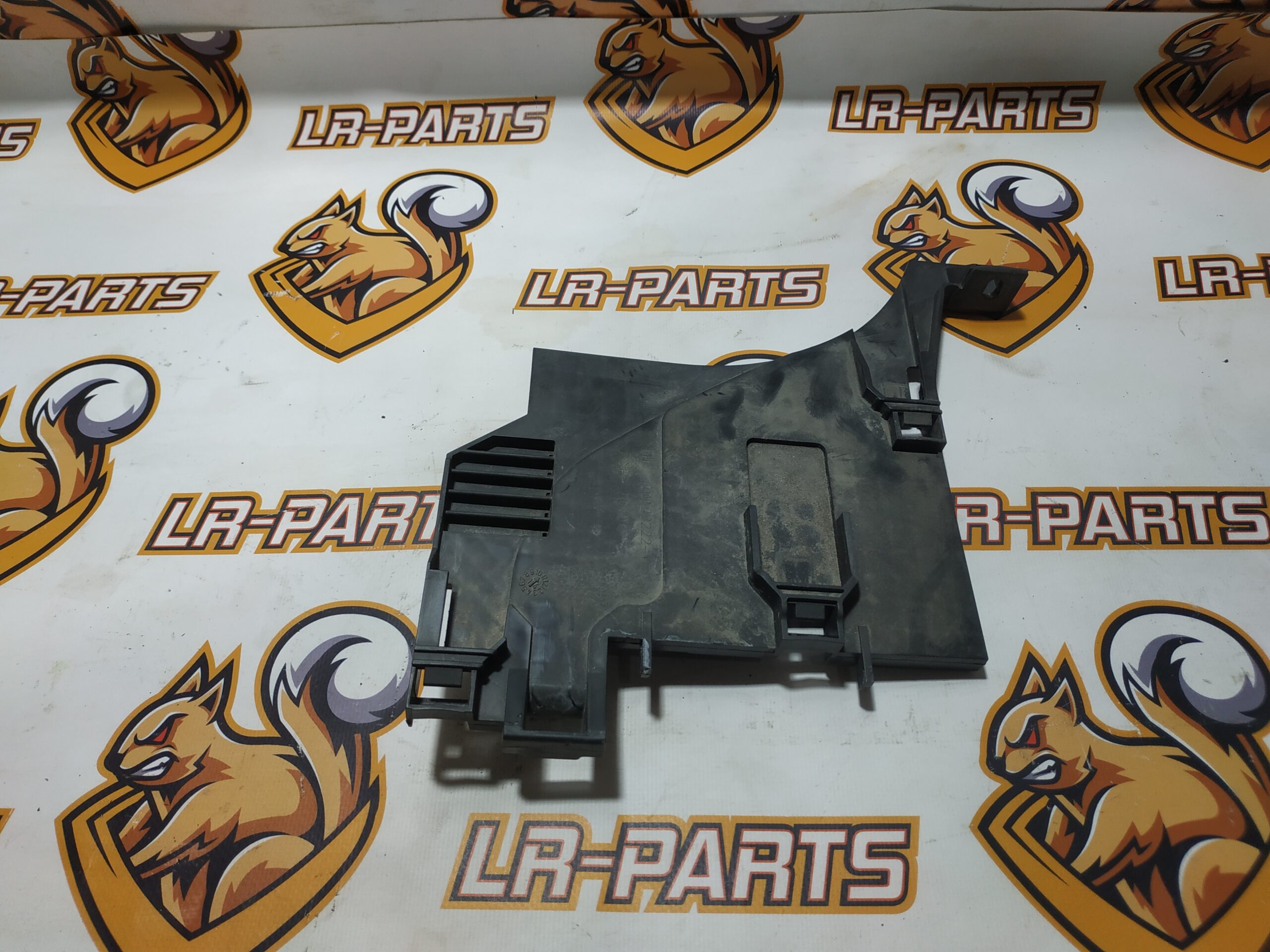 LR044484 Left headlight bracket Kronstein for Range Rover Evoque L538 (2012-2018) Used cost 35 € in stock 1 pcs.