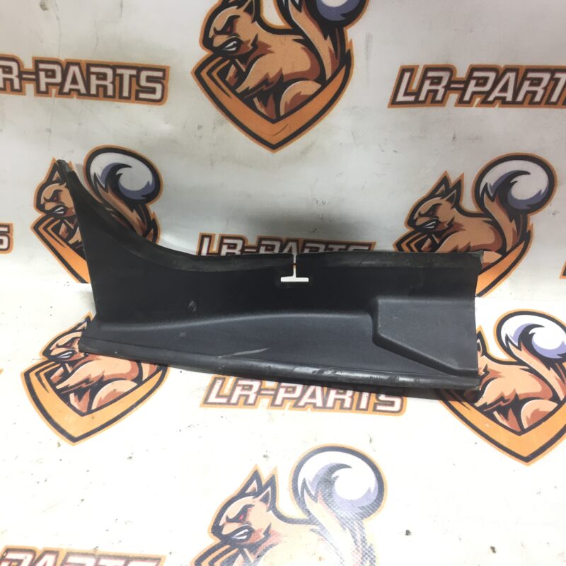LR046781 Access cover to the lamp rights RANGE ROVER L405 13- Used cost 20 € in stock 1 pcs.
