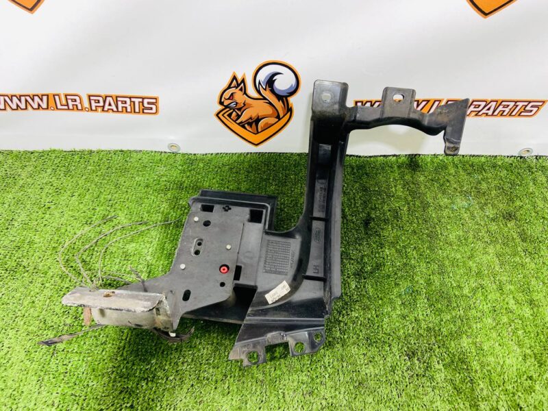 LR048697 Rear left bumper mounting bracket Range Rover Evoque L538 (2012-2018) Used cost 10 € in stock 1 pcs.
