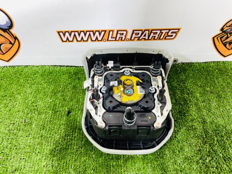 LR062831 Airbag in the steering wheel Range Rover L405 (2013-2021) Used cost 250 € in stock 1 pcs.