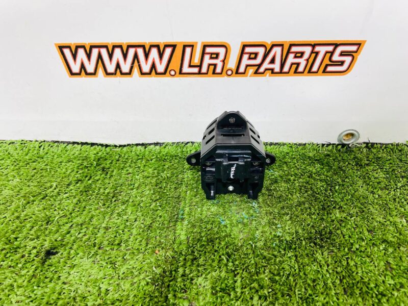 LR071144 Parking brake button RANGE ROVER EVOQUE L538 2011-2018 Used cost 34 € in stock 1 pcs.