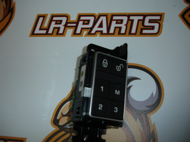 LR071264 Lock button for the right door central lock of Range Rover L405 (2013-2021) Used cost 15 € in stock 2 pcs.