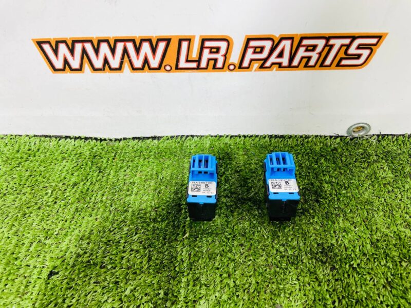 LR071265 Locking button for the central lock of the left door of Range Rover L405 (2013-2021) Used cost 18 € in stock 2 pcs.