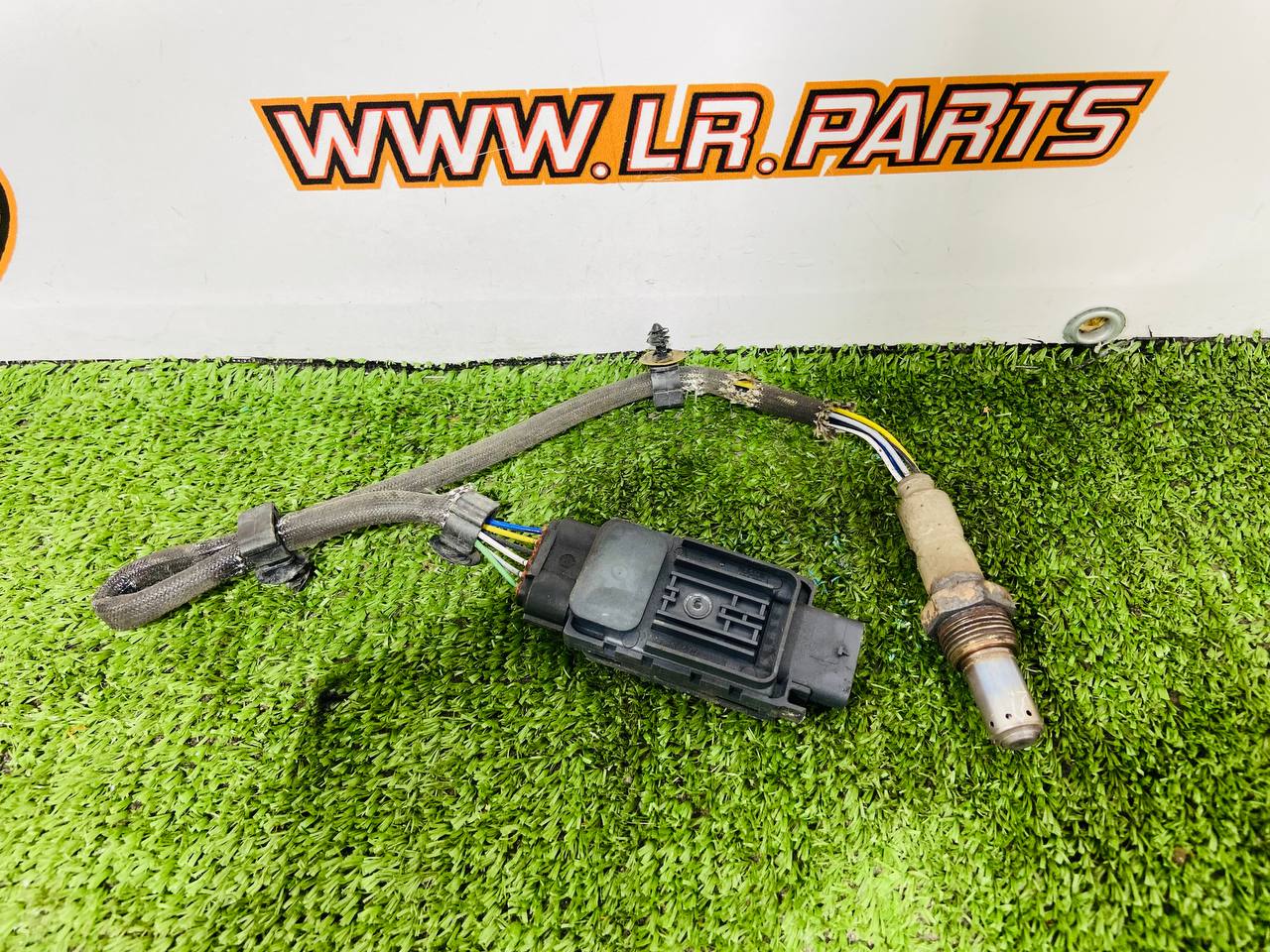 LR071822 NOX temperature sensor Land Rover Discovery Sport L550 (2015-) used cost 200 € in stock 1 pcs.