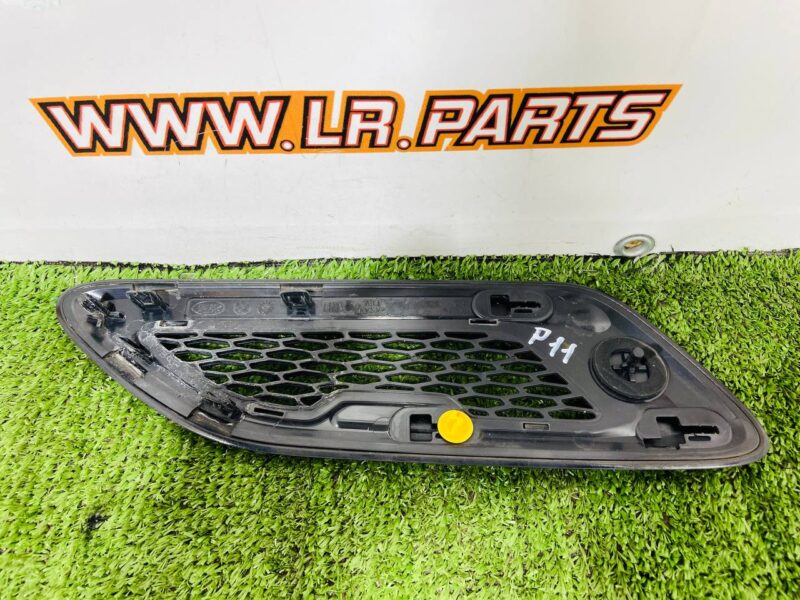 LR074253 Hood molding right Range Rover Evoque L538 (2012-2018) Used cost 80 € in stock 1 pcs.