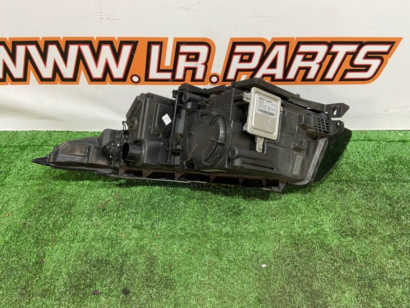LR084565 Right headlight bixenon 2015- Range Rover Evoque L538 (2012-2018) Used cost 550 € in stock 1 pcs.