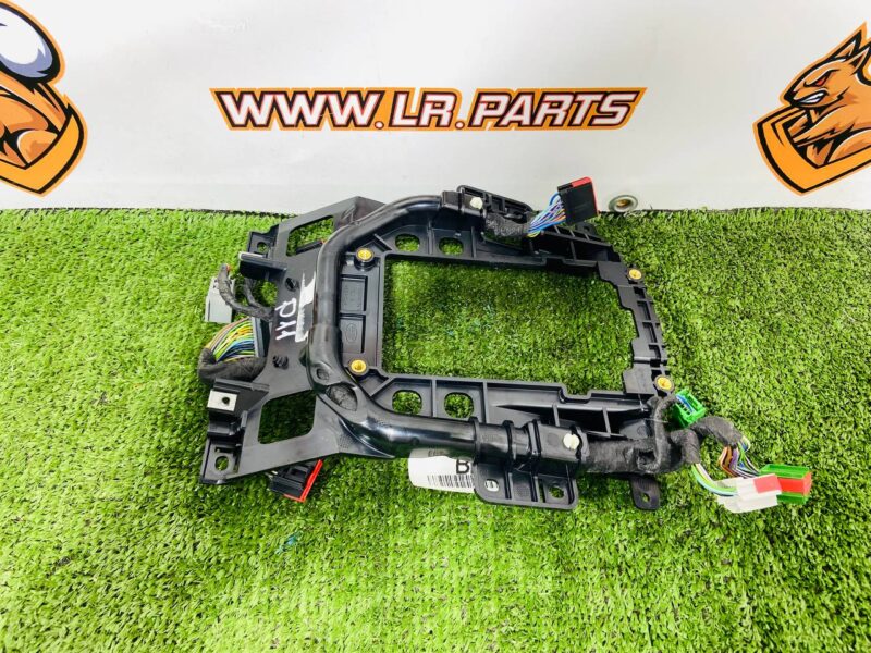 LR086020 Wiring for floor console with bracket Range Rover Evoque L538 (2012-2018) Used cost  € in stock 1 pcs.