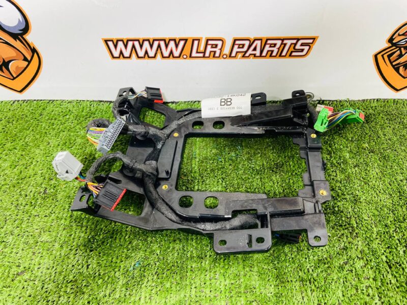 LR086020 Wiring for floor console with bracket Range Rover Evoque L538 (2012-2018) Used cost  € in stock 1 pcs.