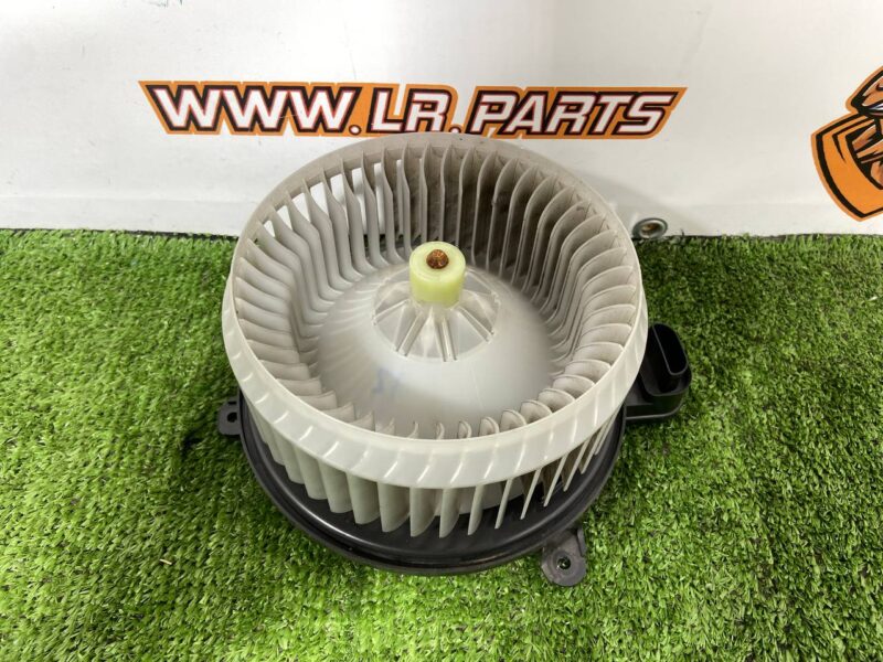 LR086147 Heater Blower Motor (Eng) Land Rover Discovery 5 L462 (2017-) Used cost 100 € in stock 2 pcs.