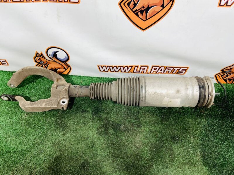 LR087091KIT Front left shock absorber with bracket Range Rover L405 (2013-2021) Used cost  € in stock 1 pcs.
