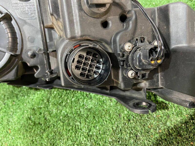 LR087243 Left headlight, bixenon 2015 - Range Rover Evoque L538 (2012-2018) Second hand cost 550 € in stock 1 pcs.