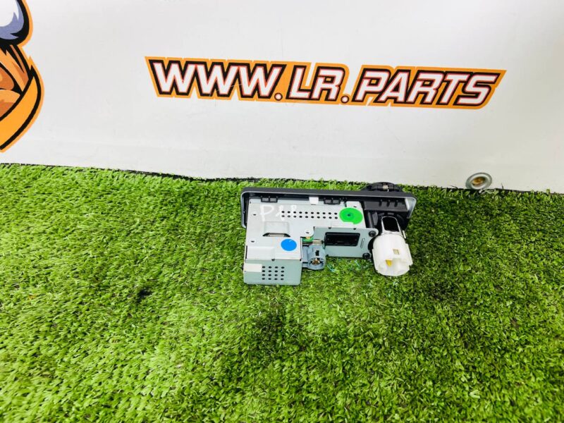 LR087366 USB+SIM+HDMI connector for audio system Land Rover Discovery 5 L462 (2017-) Used - Image 32