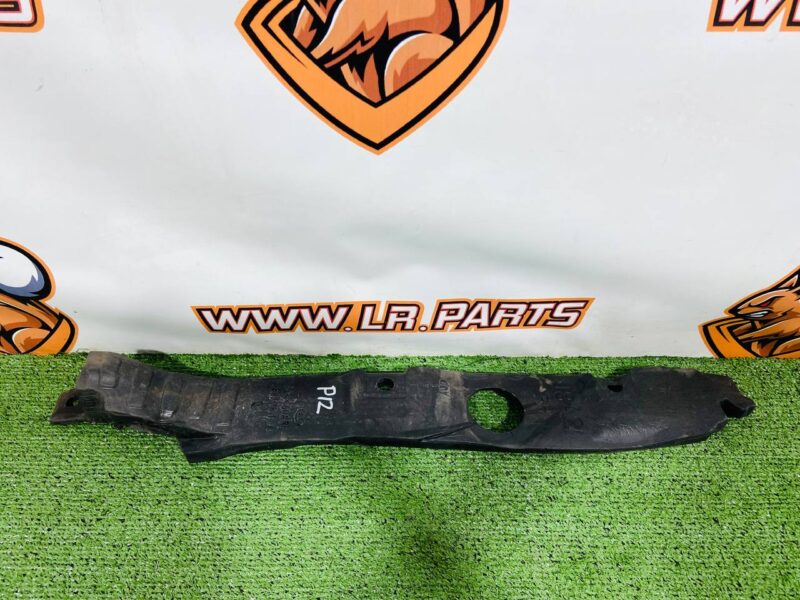 LR092648 Front wing insulator right RANGE ROVER VELAR (L560) Used cost 25 € in stock 1 pcs.