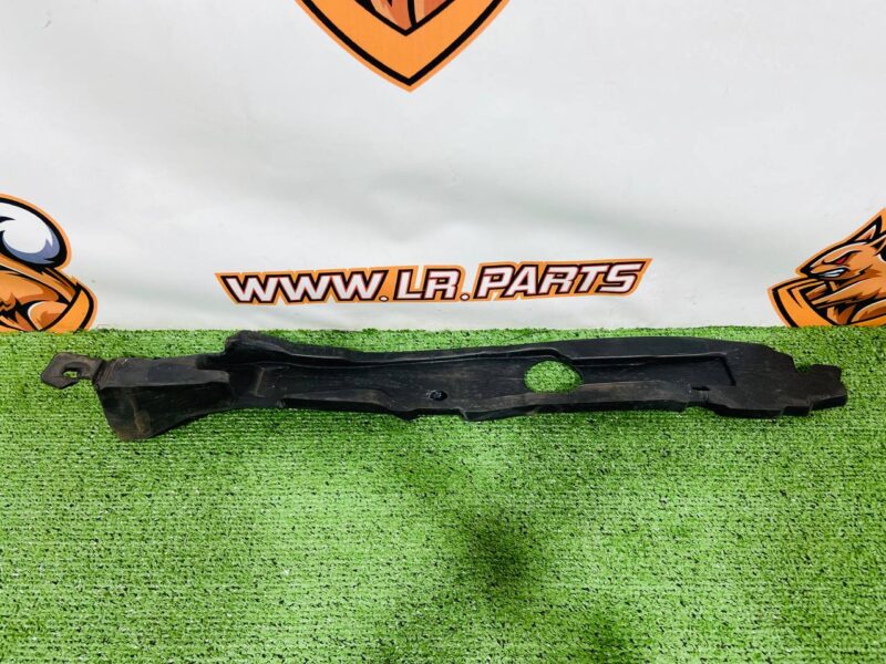 LR092648 Front wing insulator right RANGE ROVER VELAR (L560) Used cost 25 € in stock 1 pcs.