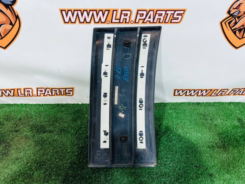 LR096396 Door molding front right Atlas RANGE ROVER L405 13- Used cost 85 € in stock 2 pcs.