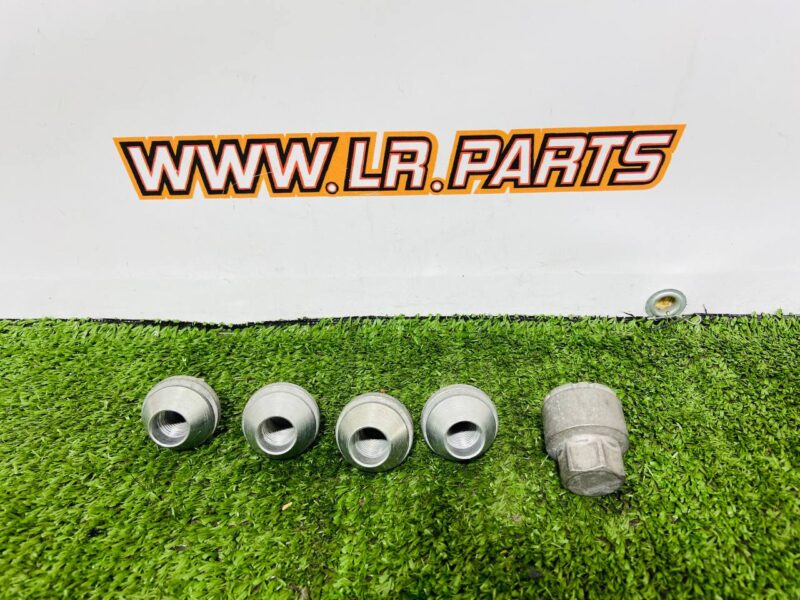 LR116657 Wheel nut lock set for Range Rover Velar L560 (2018-) Used cost 50 € in stock 1 pcs.