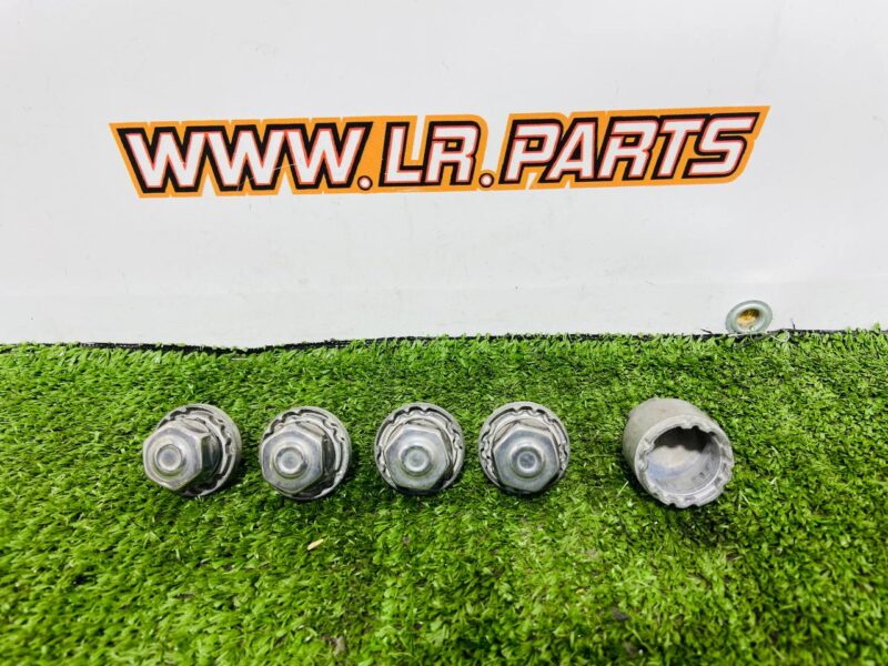 LR116657 Wheel nut lock set for Range Rover Velar L560 (2018-) Used cost 50 € in stock 1 pcs.