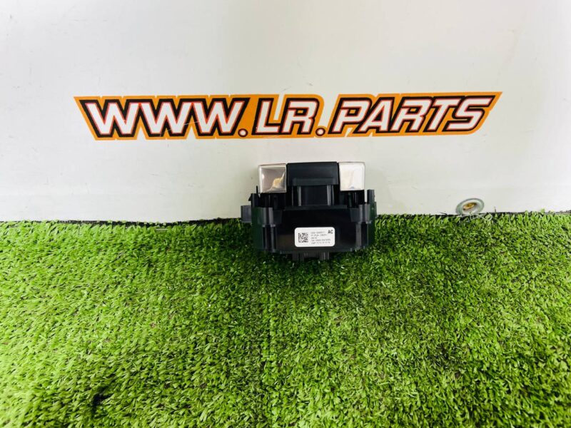 LR133124 Parking brake switch Range Rover L405 (2013-2021) Used cost 20 € in stock 1 pcs.