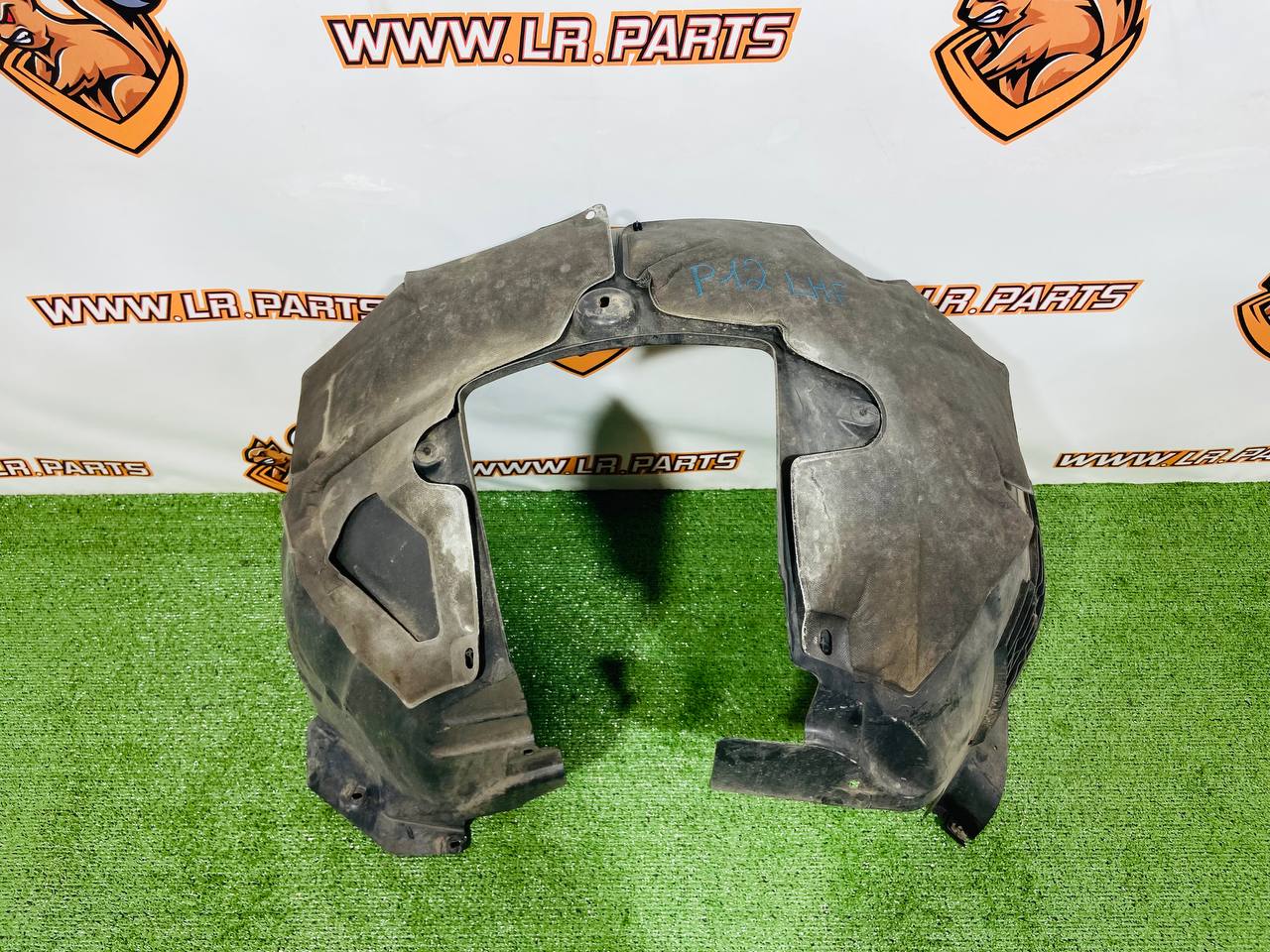 LR142090 Front left mudguard Range Rover Velar L560 (2018-) Used - Image 27