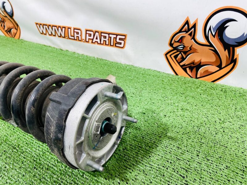 LR146325KIT Front right shock absorber with bracket for Range Rover Velar L560 (2018-) Used cost  € in stock 2 pcs.