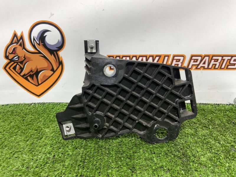 LR152246 Oil cooler bracket for automatic transmission of Range Rover Sport L461 (2023-) Used cost  € in stock 1 pcs.